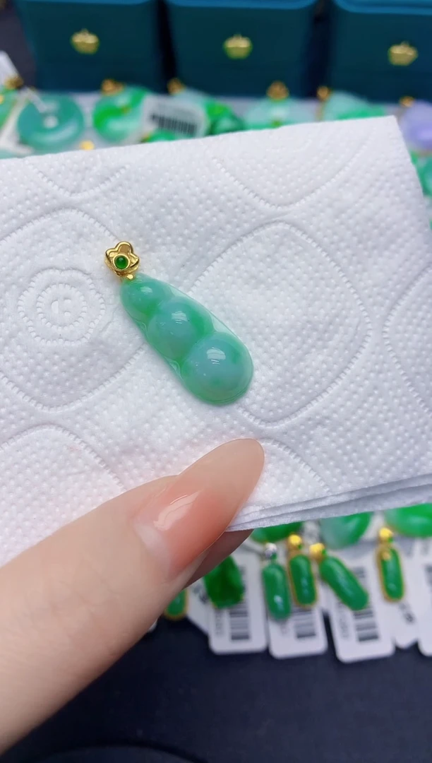 颈饰未镶嵌翡翠缅甸天然翡翠A货