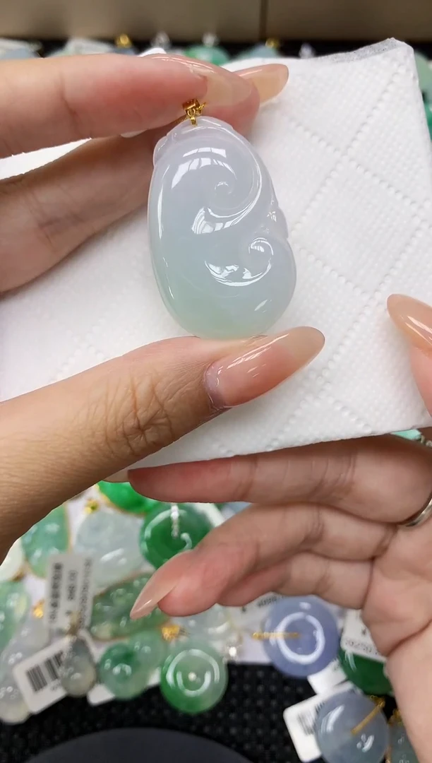 颈饰18K金镶嵌翡翠11111111111