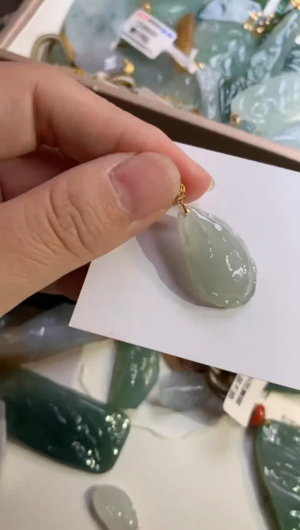 【闪购商品】翡翠颈饰18K金镶嵌吊坠