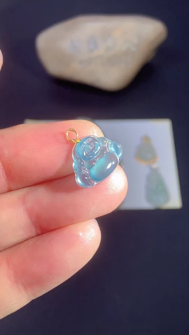 颈饰18K金镶嵌翡翠