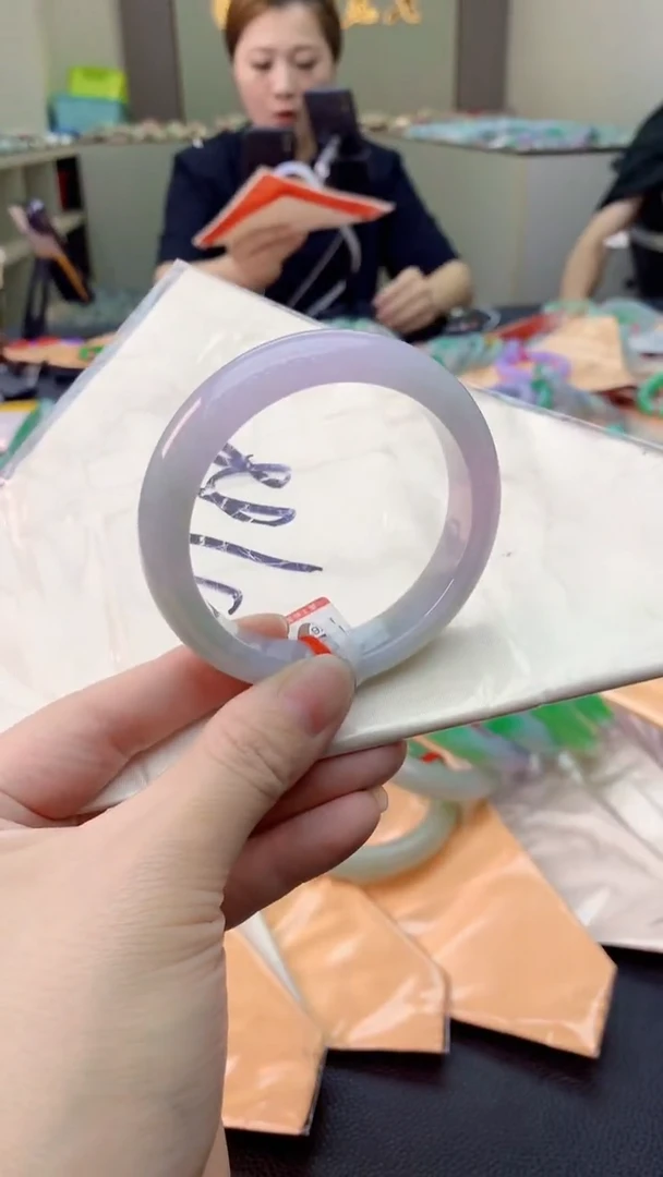 翡翠手镯未镶嵌0130203198