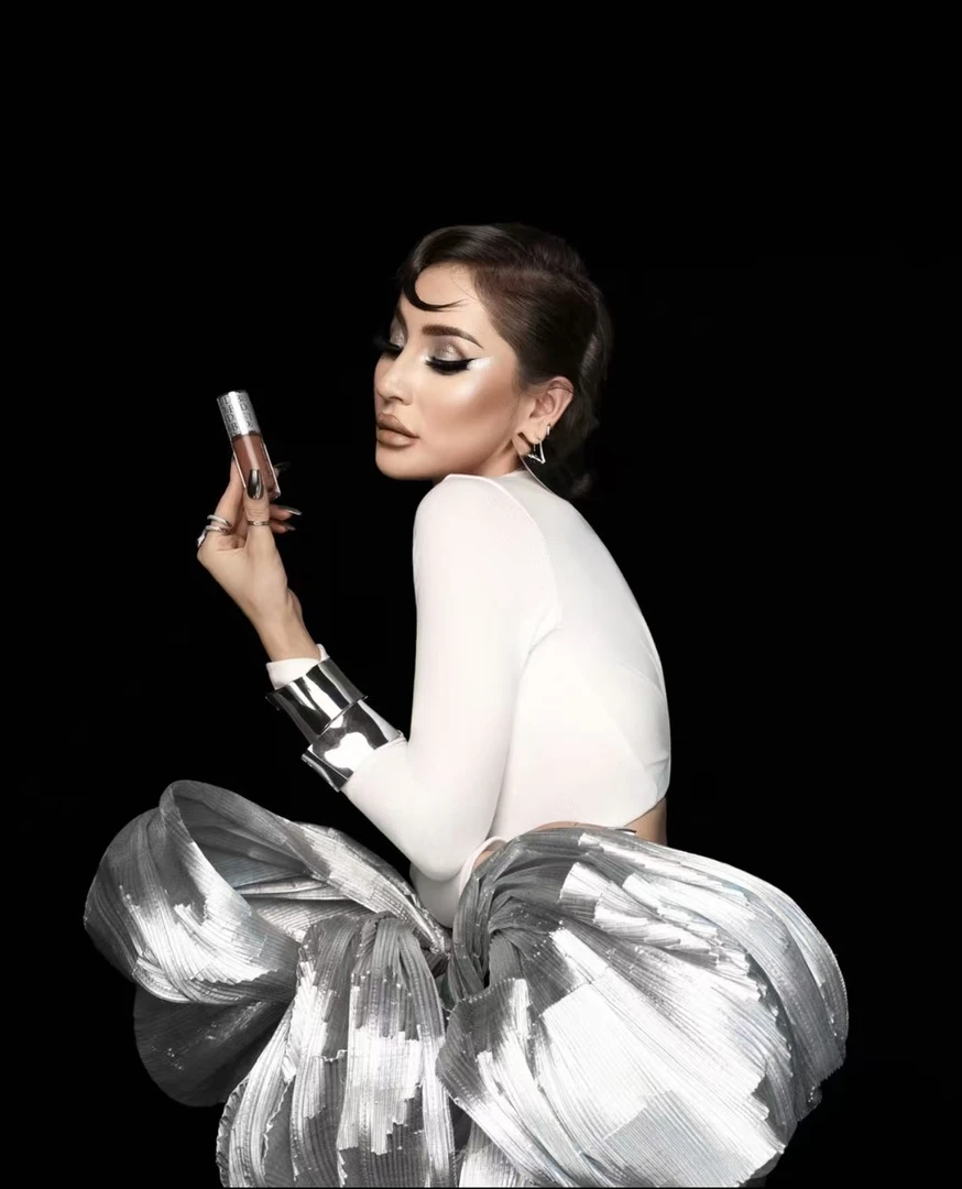 【买一送一】迪辣贝比镜面水光唇蜜镜面水光护唇蜜欧美风哑光持久唇