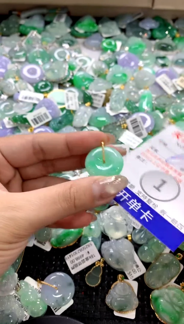 颈饰18K金镶嵌翡翠1111111111111111