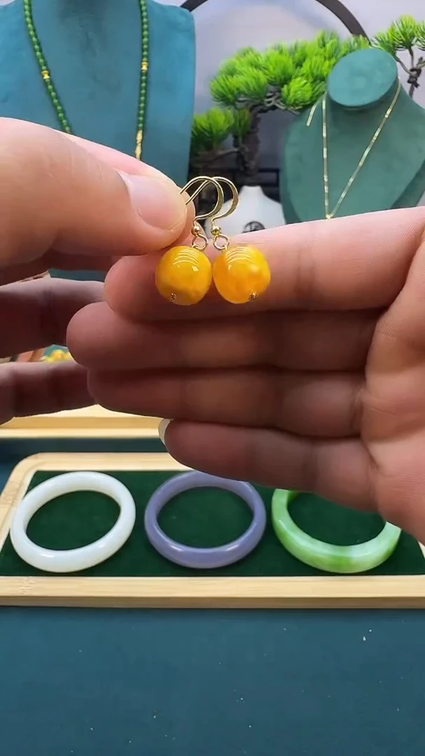 14K金镶嵌蜜蜡耳饰E01