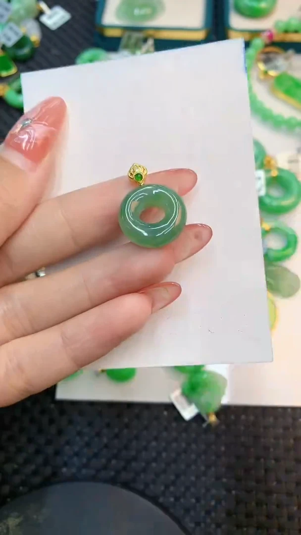 颈饰未镶嵌翡翠1