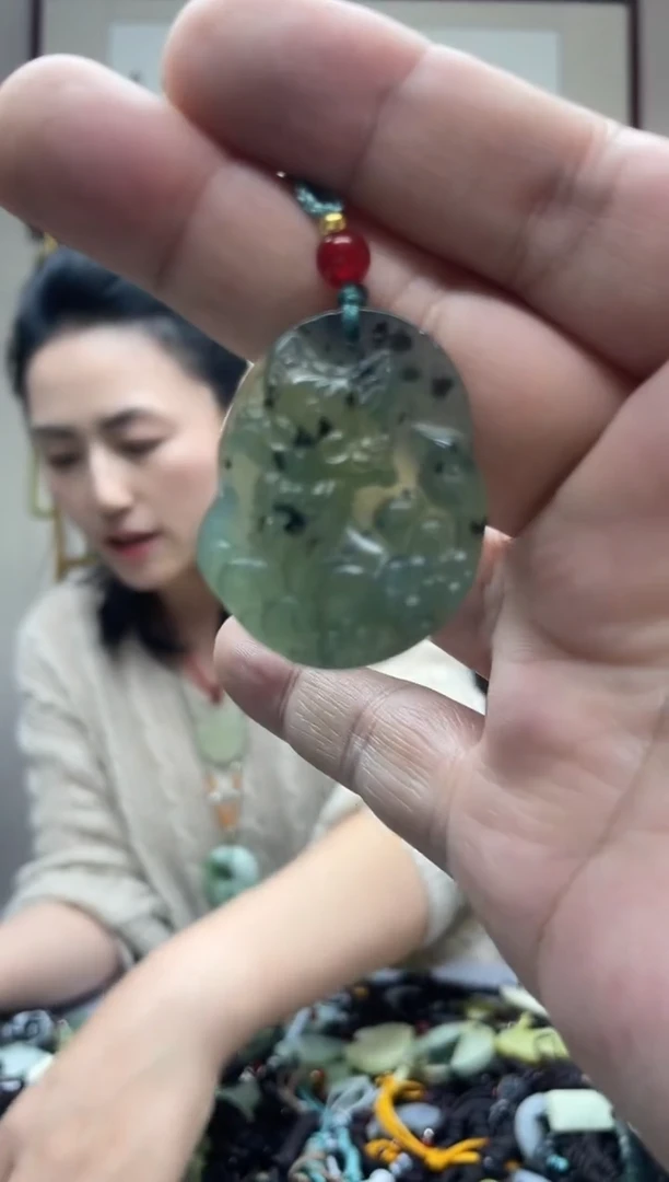 未镶嵌岫玉吊坠`