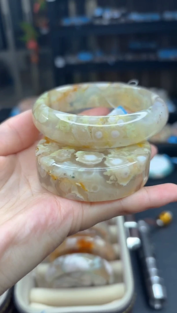 石英质玉手镯未镶嵌119(62圈赠送镯心)