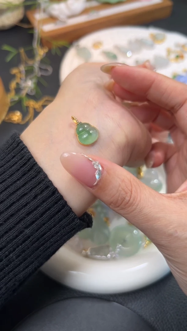 颈饰18K金镶嵌翡翠源头直播间