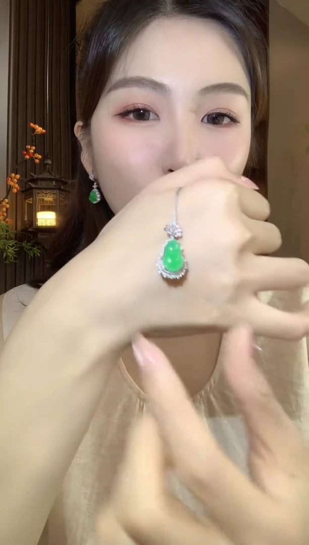 吊坠(不含链)18K金镶嵌翡翠C8翡翠
