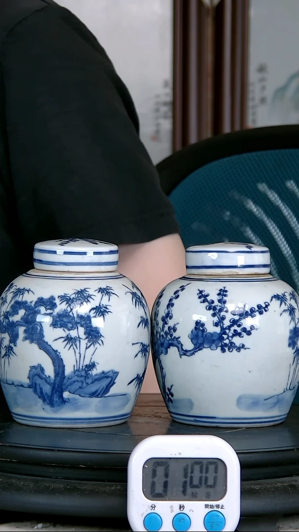 凤**人青花精绘花卉图罐一对
