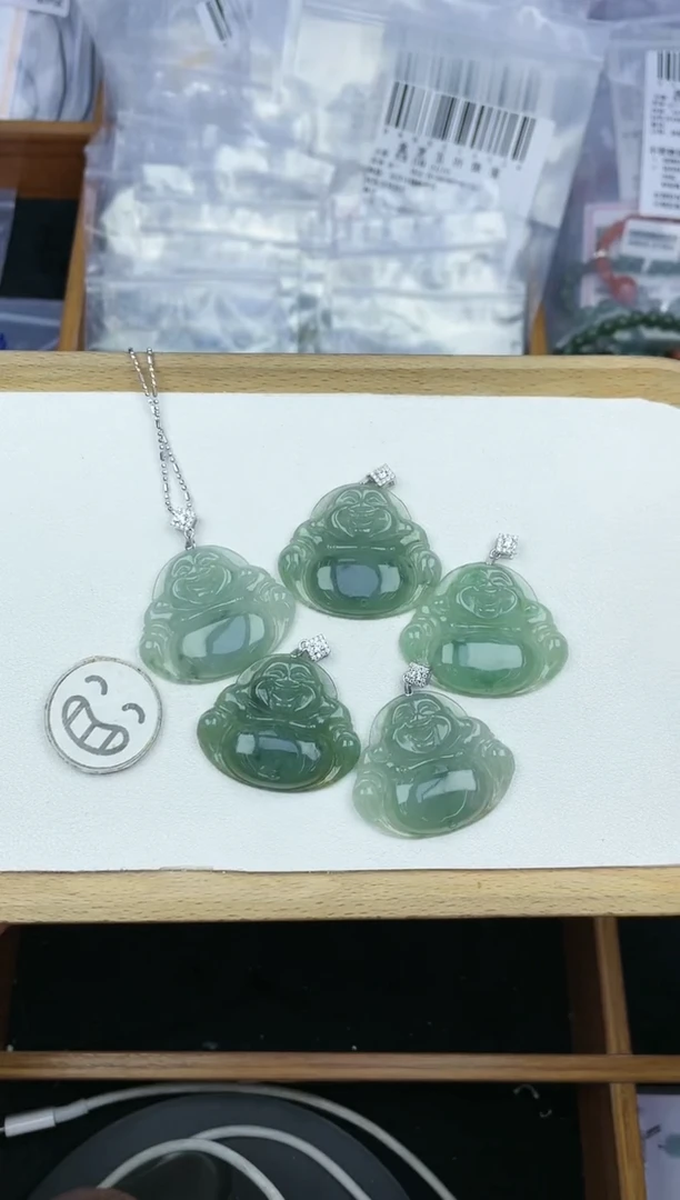 翡翠银S925镶嵌吊坠(不含链)5A166绿飘绿中佛+多样性发其一