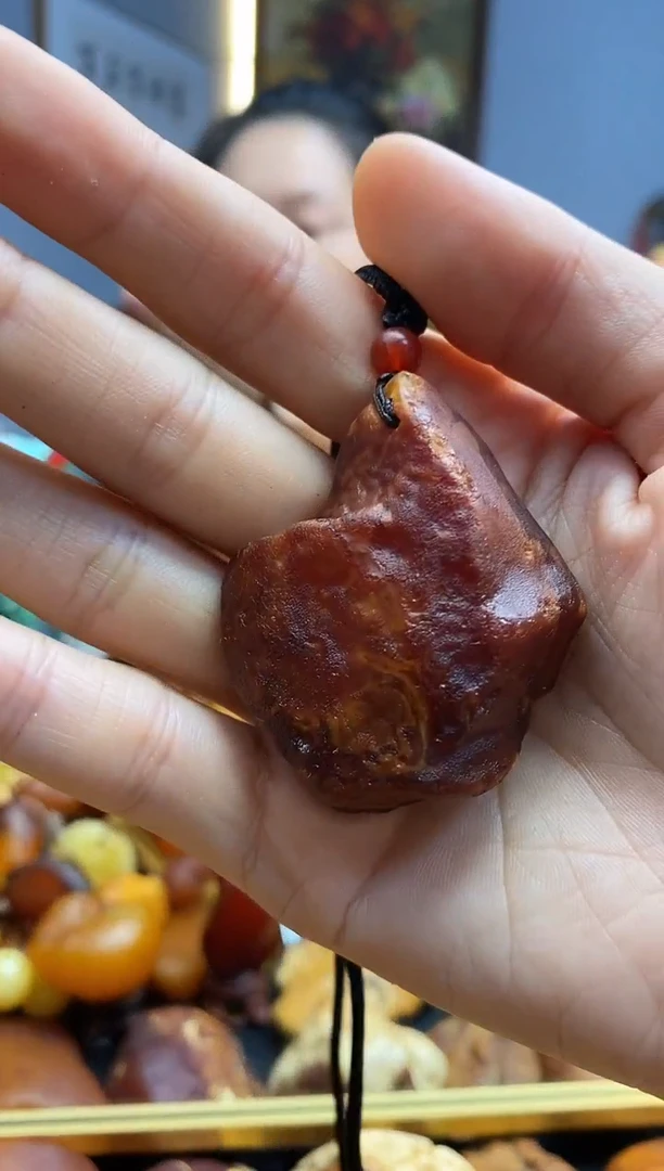 未镶嵌颈饰琥珀吊坠