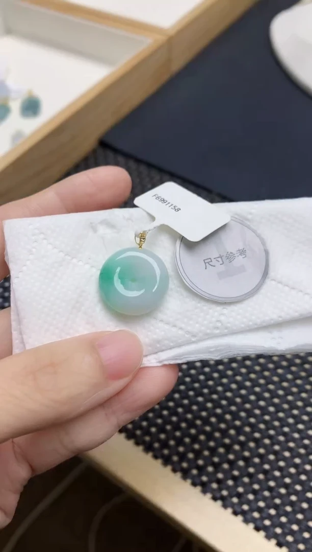 颈饰18K金镶嵌翡翠天然缅甸A货翡翠