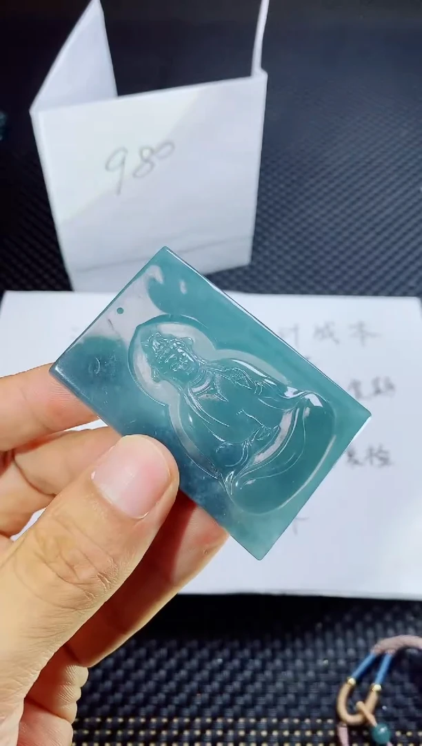 翡翠未镶嵌颈饰