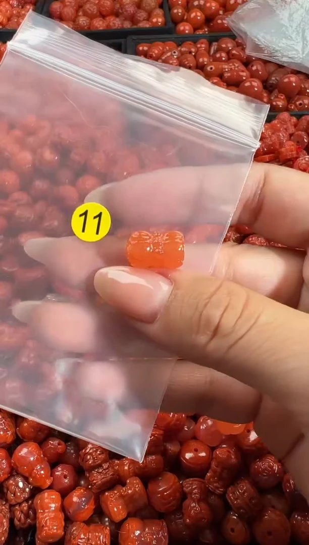 颈饰未镶嵌南红玛瑙1