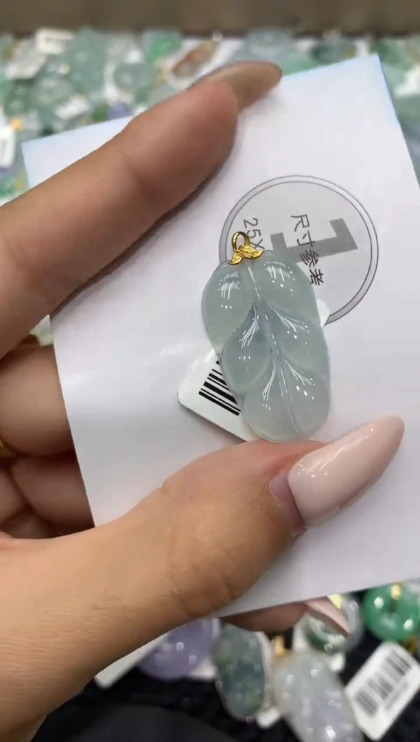 颈饰18K金镶嵌翡翠111111111111