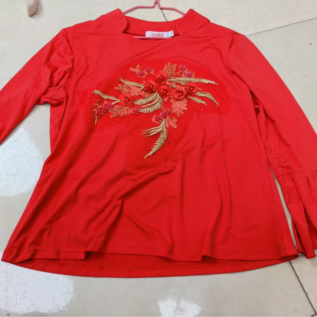 牛奶丝立体珠绣花上衣 库存微瑕疵