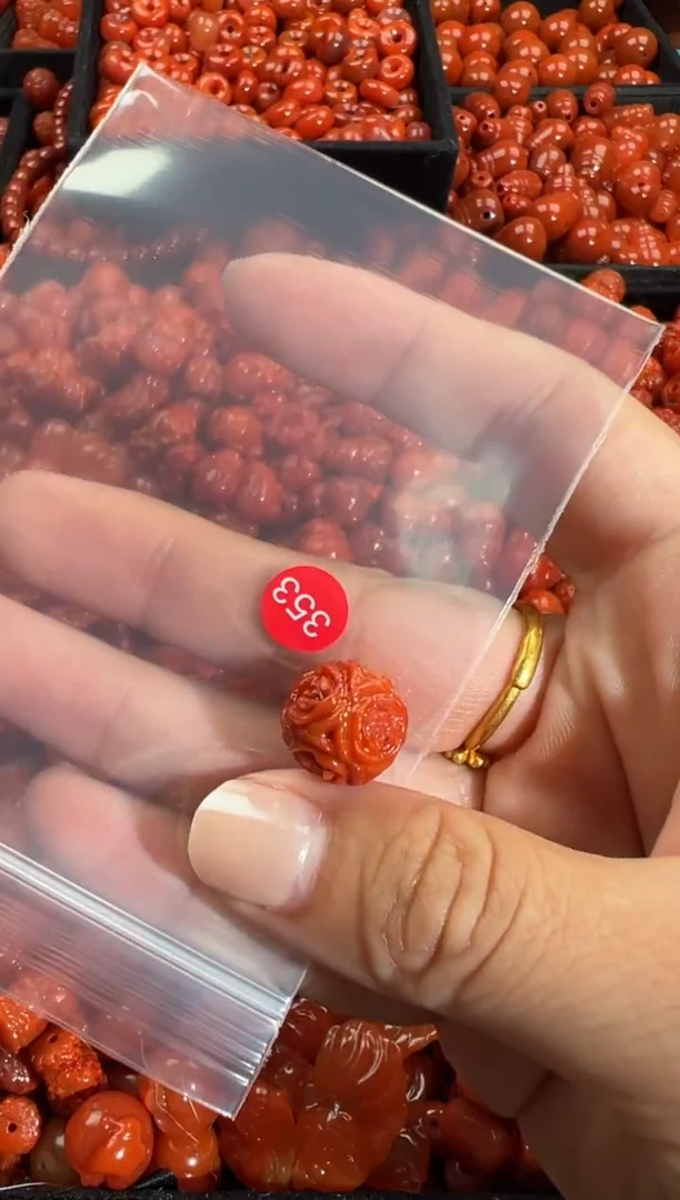 颈饰未镶嵌南红玛瑙1