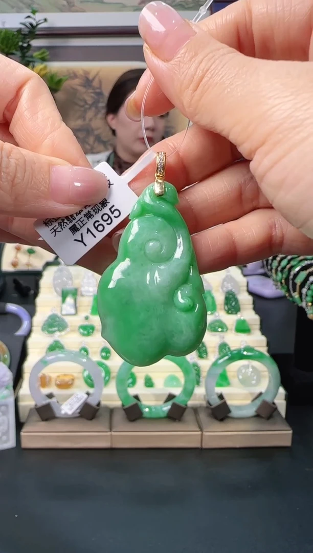 颈饰18K金镶嵌翡翠Y1695  如意