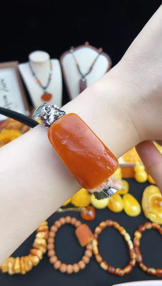 未镶嵌琥珀珠宝奇石柒月