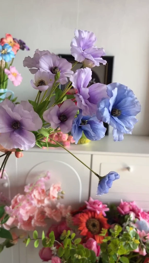 2枝紫色1枝蓝色蝴蝶洋牡丹