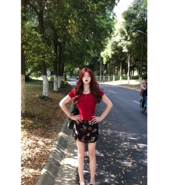 纯欲风辣妹气质设计感小众修身T恤上衣女夏季2025新款显瘦半身裙