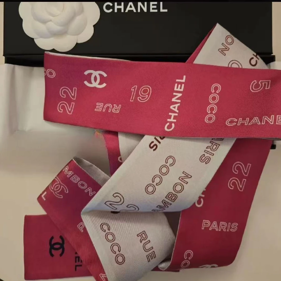 99新 Chanel/香奈儿 Chanel 25S玫红色满Logo双面Twilly丝巾 盒子