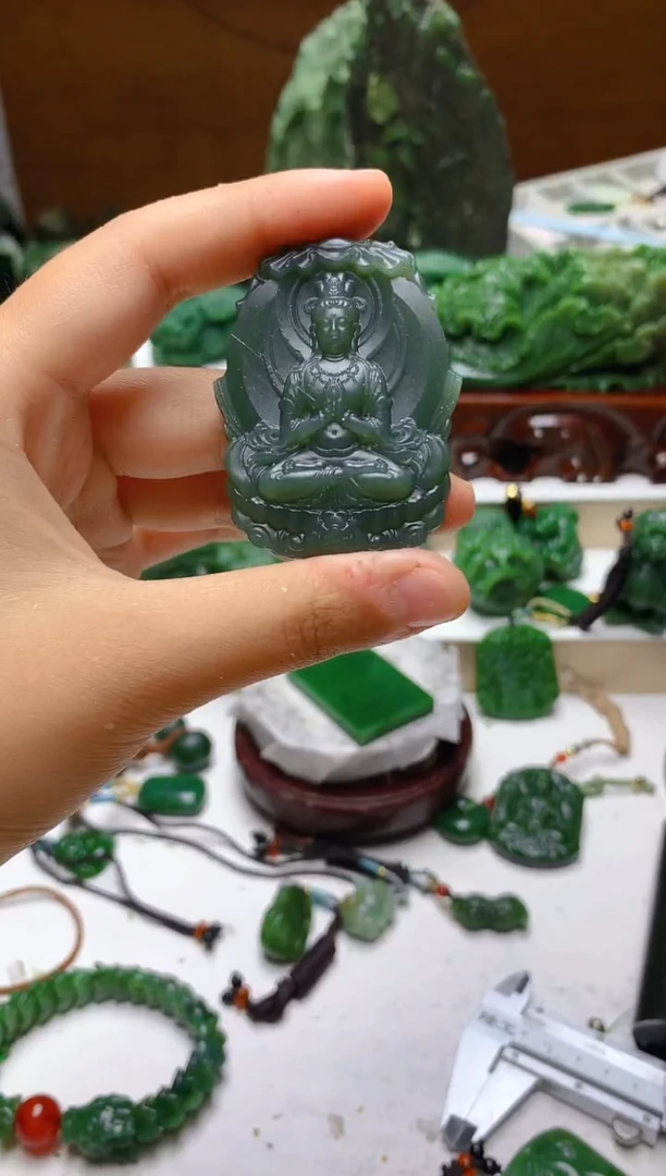 颈饰未镶嵌和田玉（碧玉）0
