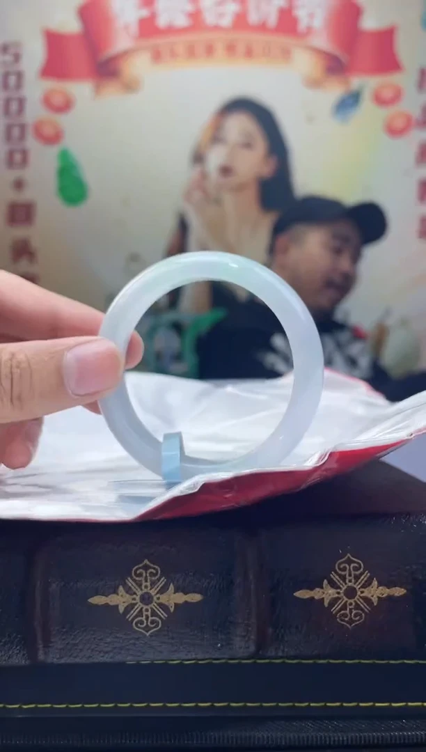 【闪购商品】翡翠手镯未镶嵌32手镯