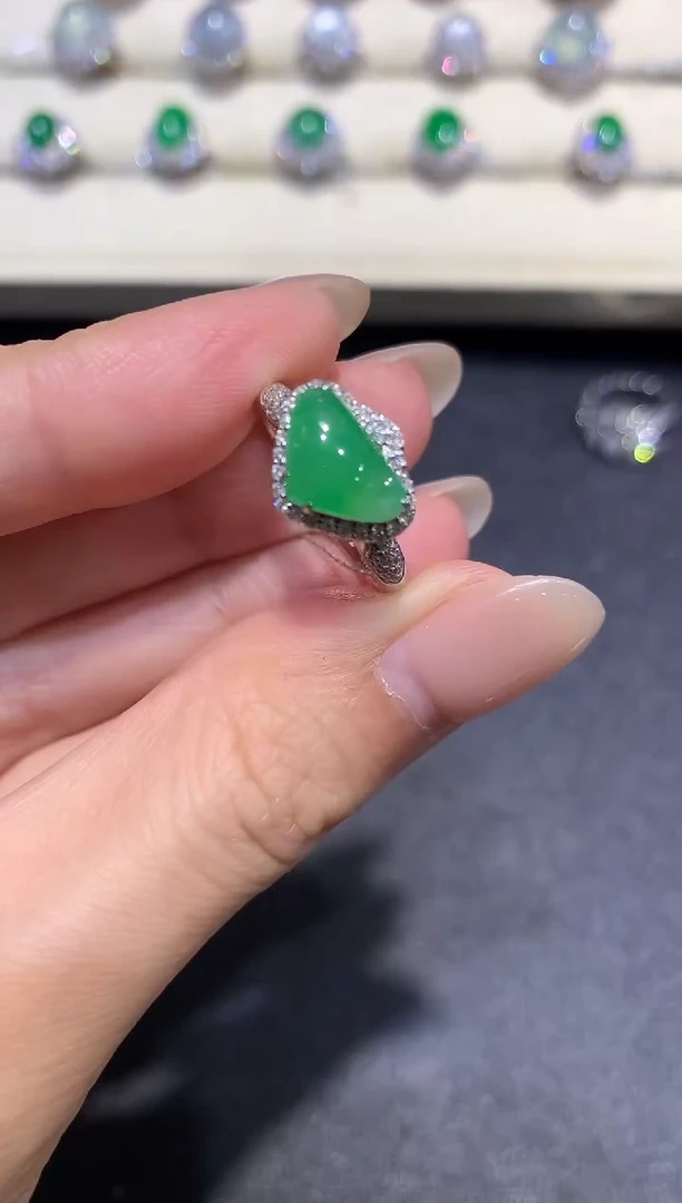 【闪购商品】翡翠戒指18K金镶嵌a122