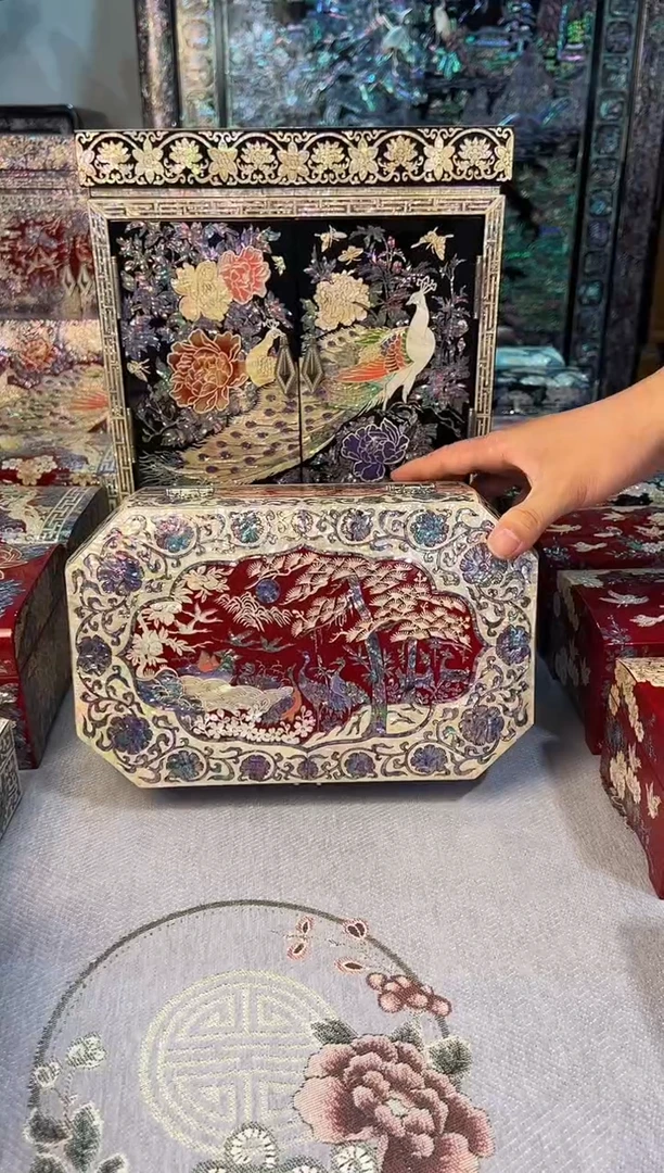 绒布底·弘贝雅螺钿漆器文化馆