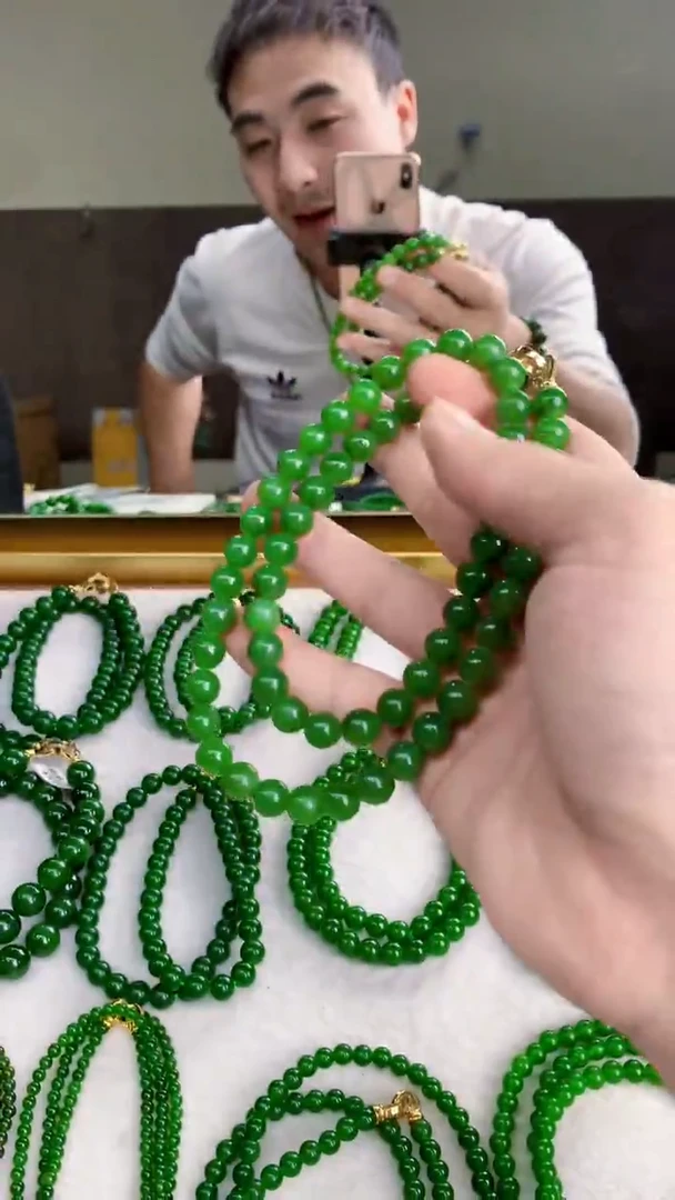 项链未镶嵌和田玉卡10阳绿色