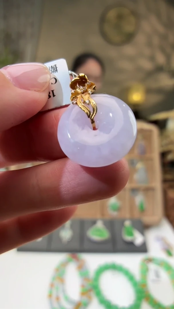 颈饰18K金镶嵌翡翠平安扣