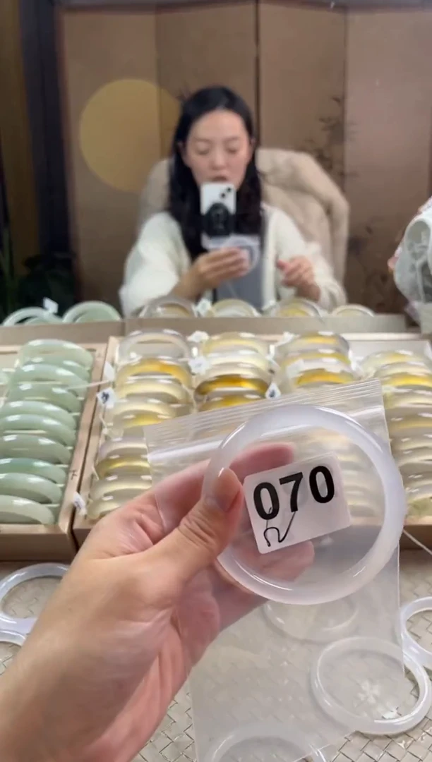 手镯玛瑙/玉髓未镶嵌070