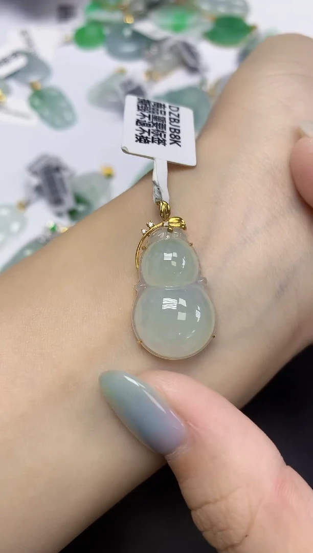 翡翠18K金镶嵌颈饰天然缅甸翡翠A货
