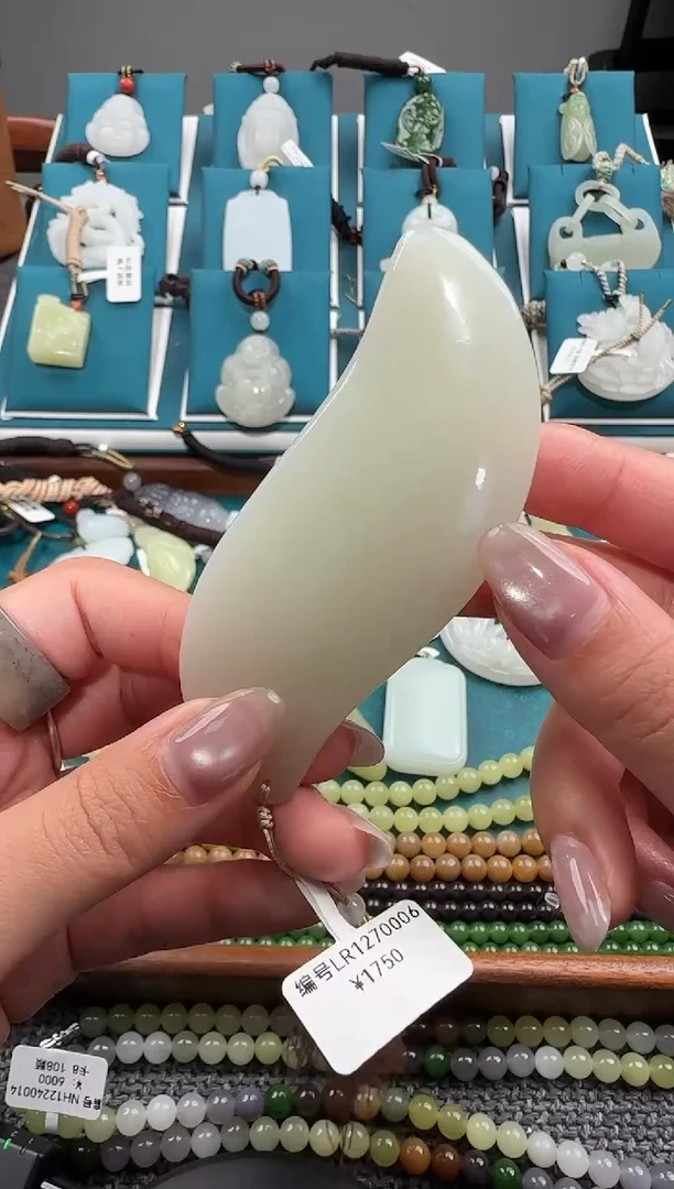 颈饰未镶嵌和田玉刮板 LR