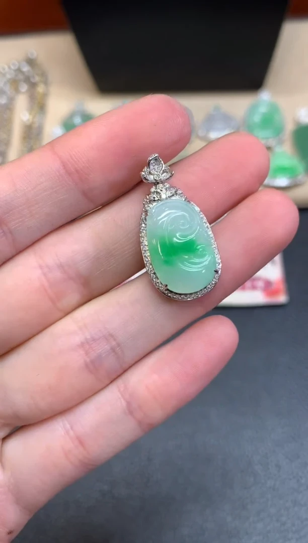 【闪购商品】翡翠颈饰18K金镶嵌【无鉴赏期】