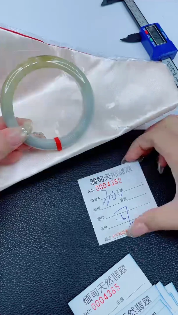 未镶嵌手镯翡翠95天然翡翠手镯