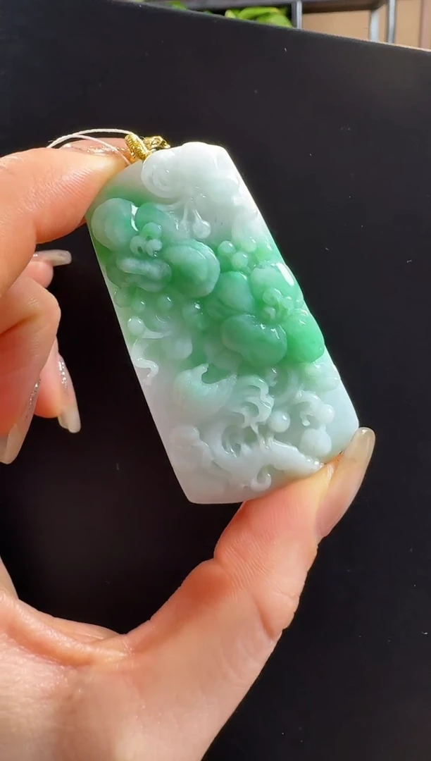 颈饰未镶嵌翡翠花牌