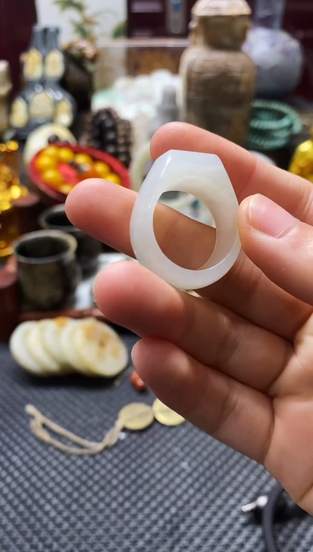 未镶嵌戒指和田玉戒指