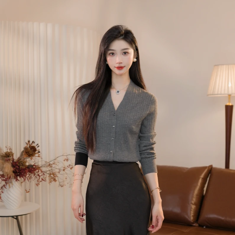 AMASS/阿玛施25新款百搭显瘦长袖拼色轻奢V领针织开衫女士5499266