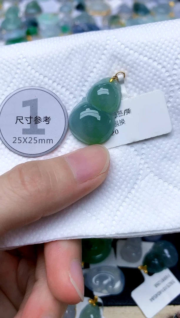 颈饰18K金镶嵌翡翠天然A货翡翠