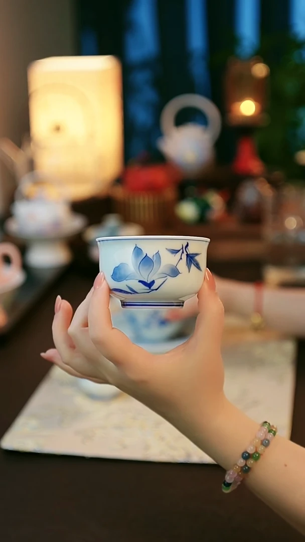 陶瓷茶具青花玉兰花大压手杯
