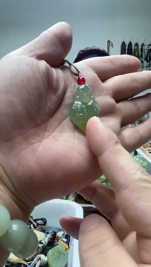 未镶嵌岫玉颈饰`