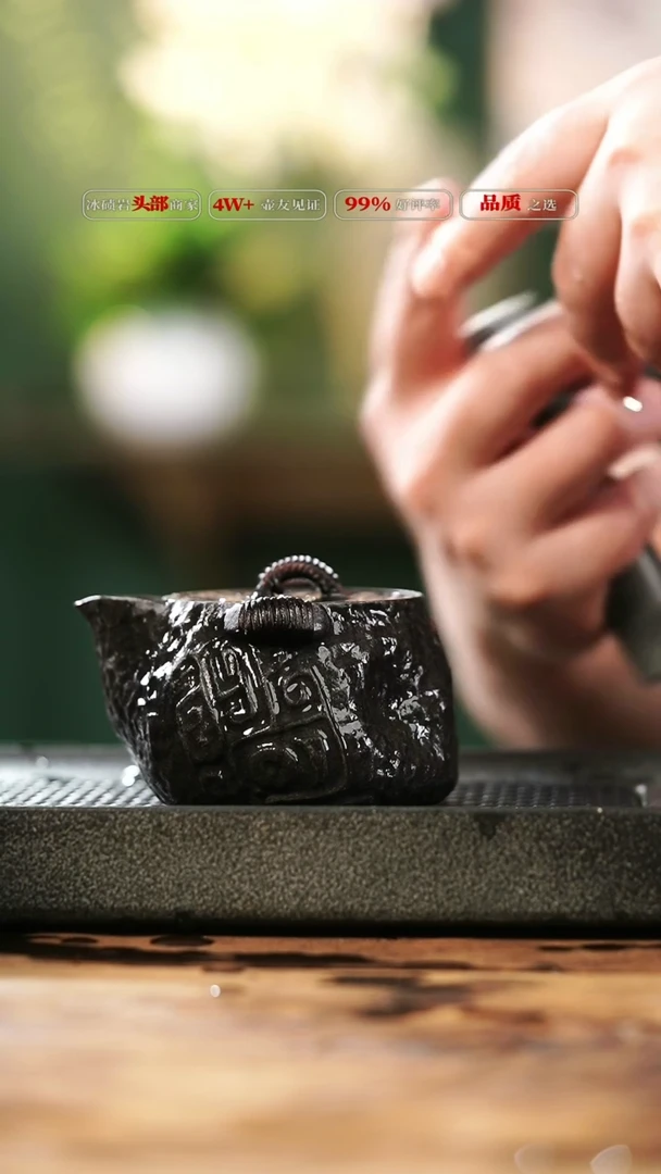 中式归玉堂冰碛岩重工雕刻饕餮宝瓶壶