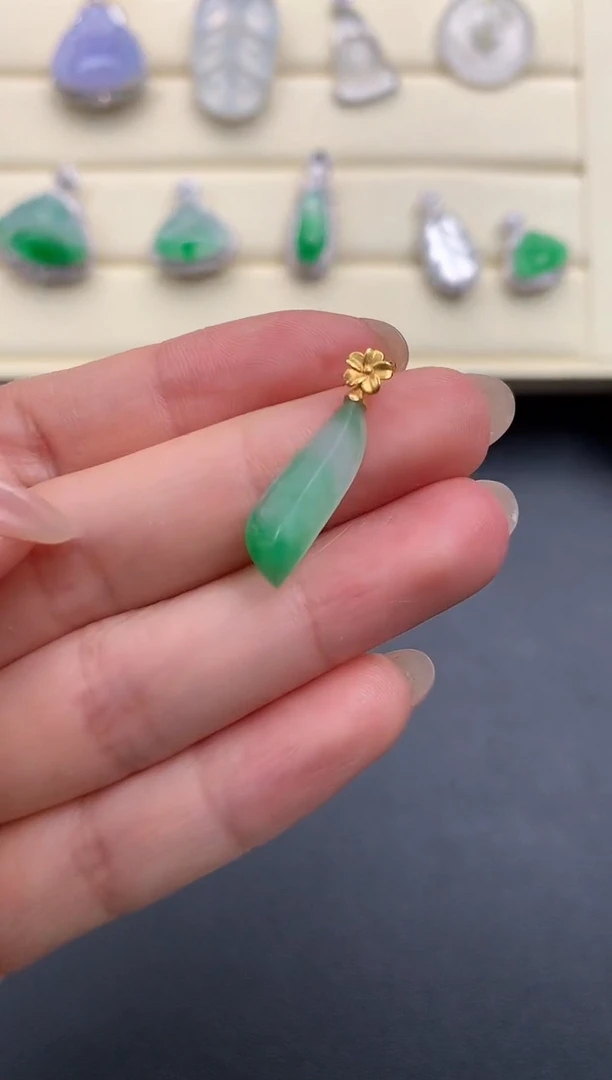 【闪购商品】翡翠颈饰18K金镶嵌Q401    