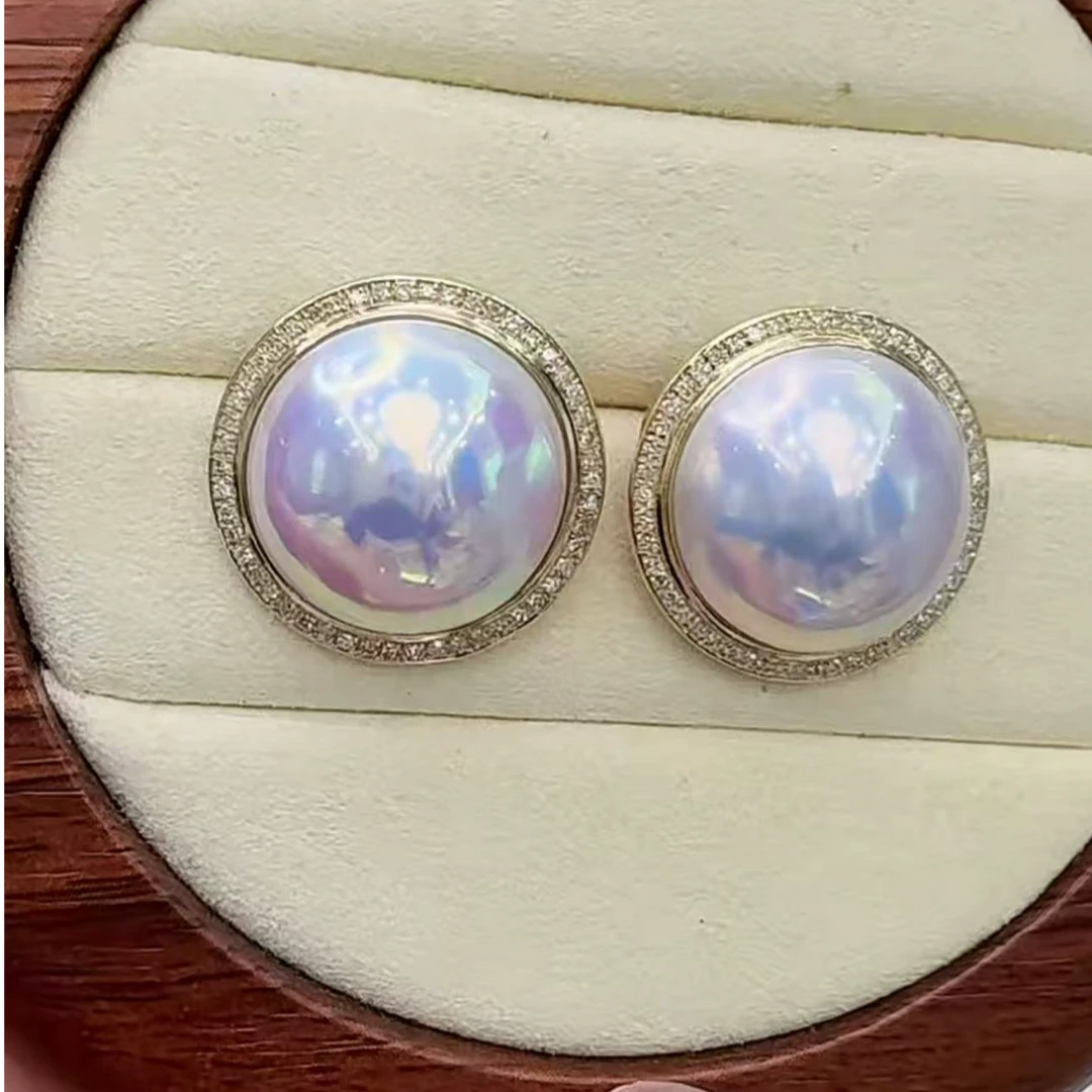 “粉泡泡”炫彩马贝珍珠耳钉14mm± 18K金 2060H00DY