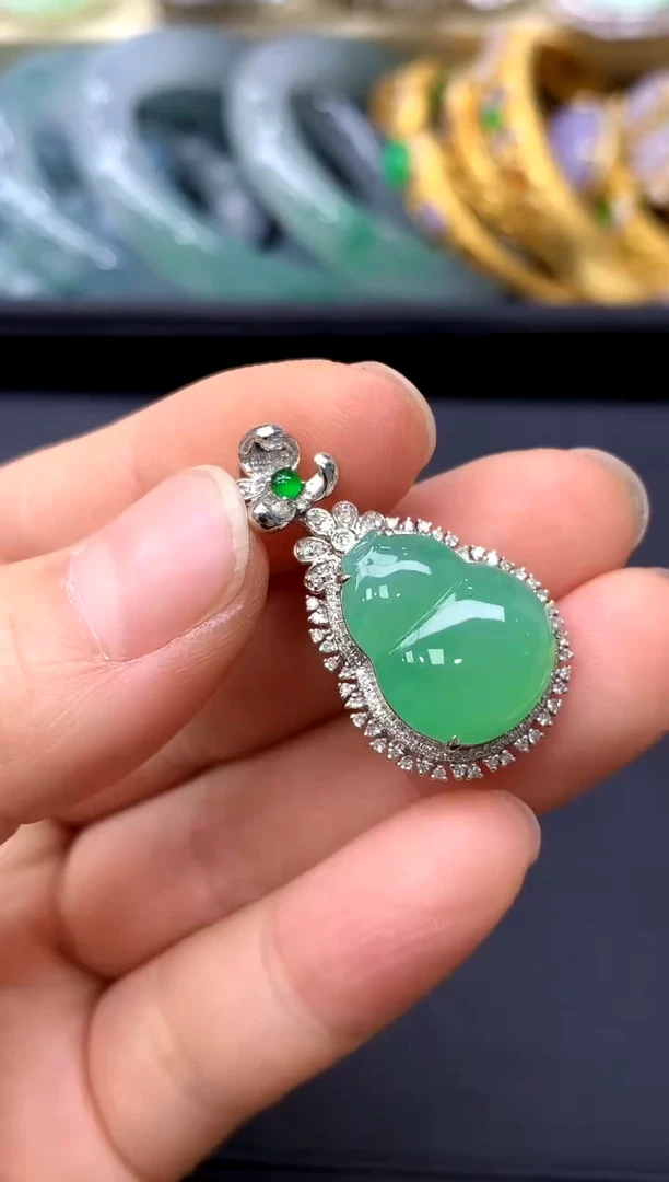 颈饰18K金镶嵌翡翠560-中国好珍宝