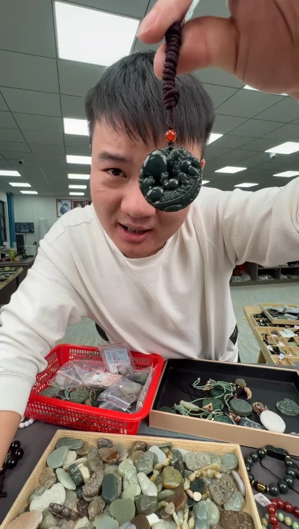 颈饰未镶嵌和田玉b23