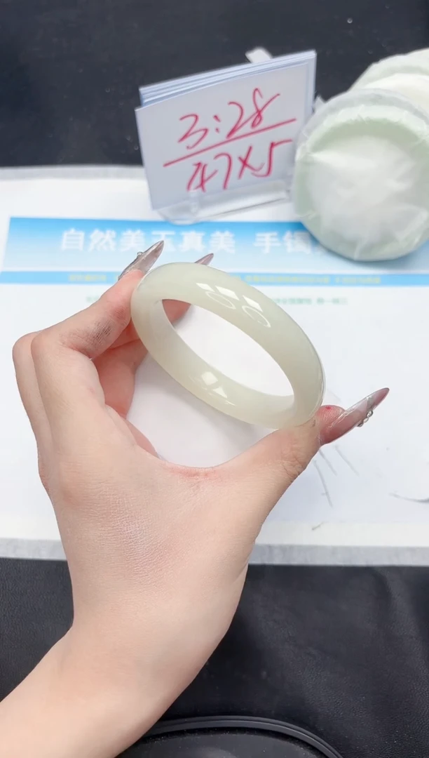 【闪购商品】石英质玉手镯未镶嵌399-56.8